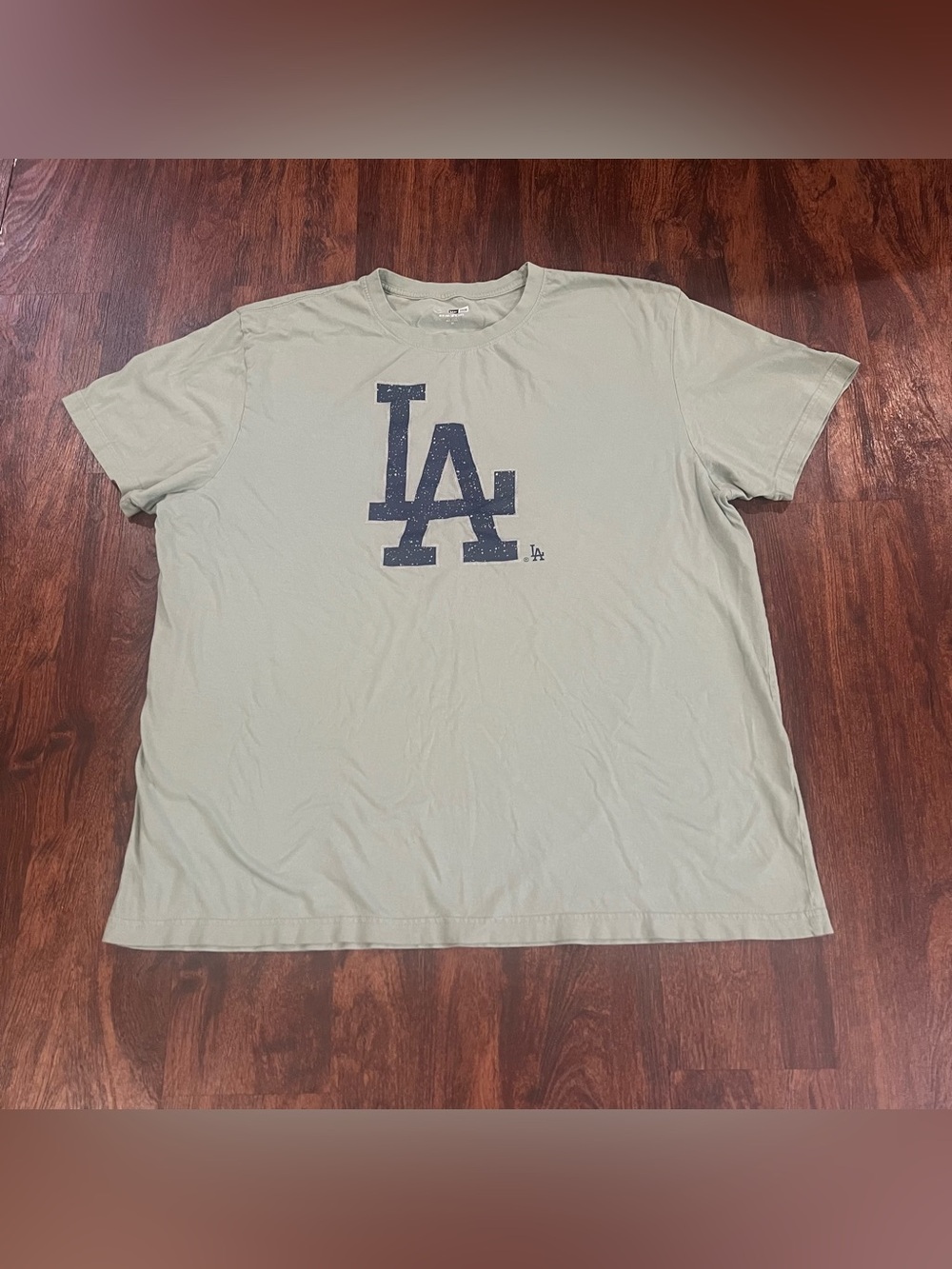 New Era LA Logo Short Sleeve Tee in Sage Green with Navy Logo